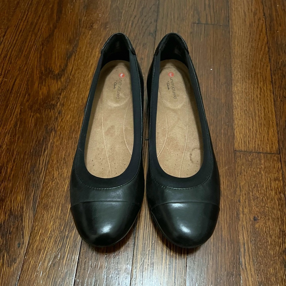 Black Flats from Clarks. Size 6. Hardly worn.